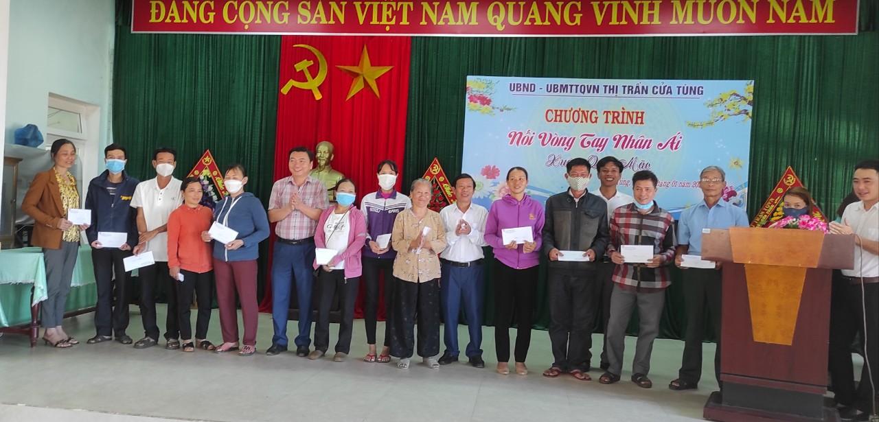UBND – UBMTTQVN thị trấn Cửa Tùng tổ chức Chương trình Nối vòng tay nhân ái Xuân Quý Mão năm 2023